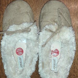 Aerosole cozy slippers - Size SMALL (5-6) used